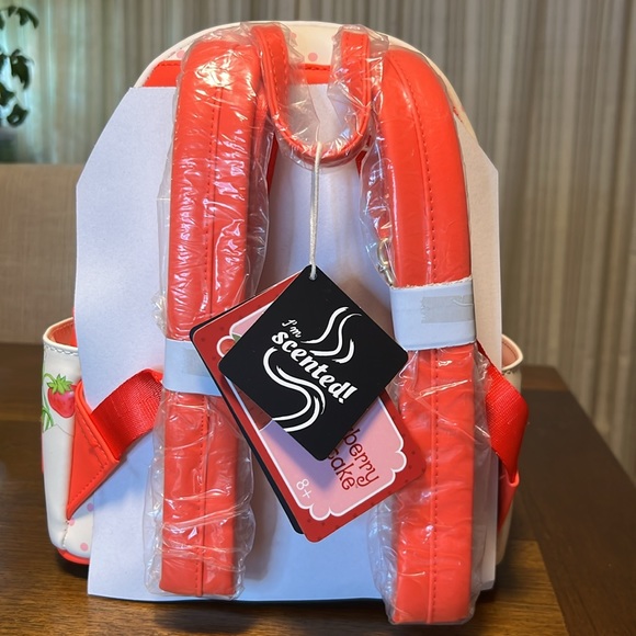 NWT Loungefly Strawberry Shortcake Strawberry House Mini Backpack - Picture 3 of 10